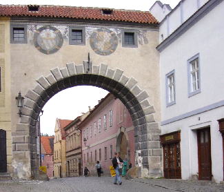The connecting passage over Latran Street